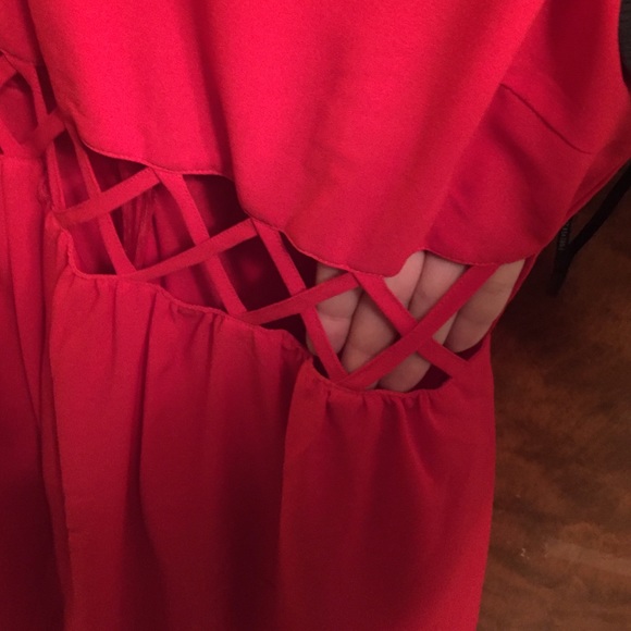 Short red dress - Picture 3 of 4