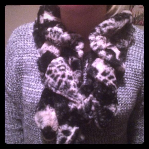 Furry scarf ❤️