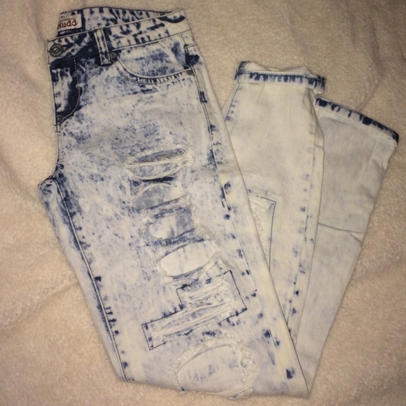 washed out distressed boyfriend jeans✨