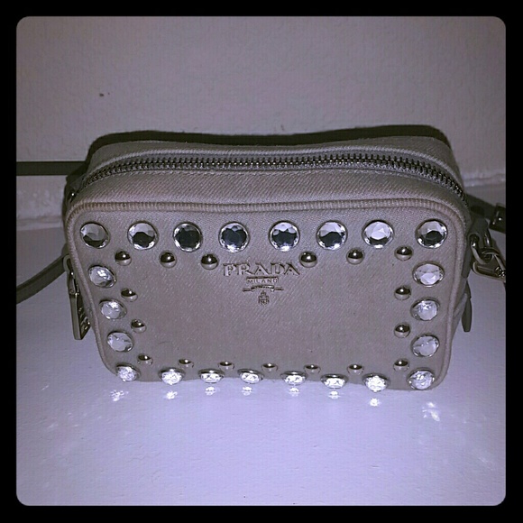 Genuine Prada crossbody purse!