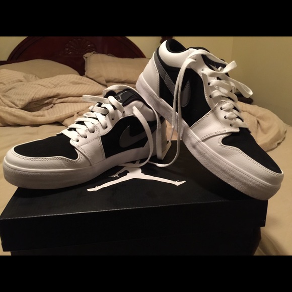 Nike Jordans men's 8.5