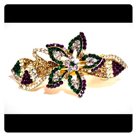 Jewelry - Beautiful Rhinestones hair clip.