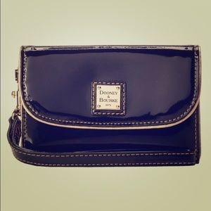 *PRICEDROP* Dooney & Bourke Patent Wristlet