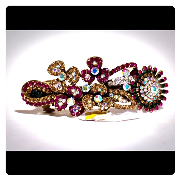 Jewelry - Beautiful Rhinestones hair clip.
