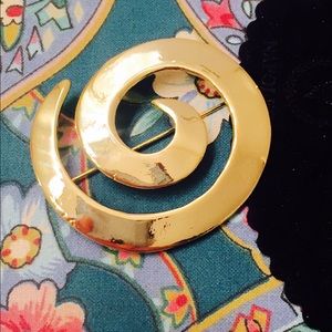 Vintage spiral gold tone brooch