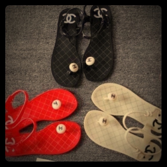🎉SOLD🎉 Chanel jelly flats
