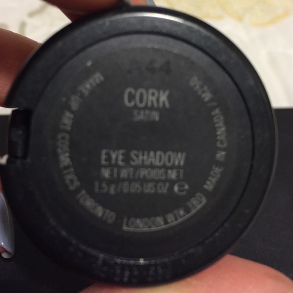Sold!! MAC eye shadow - Picture 3 of 3