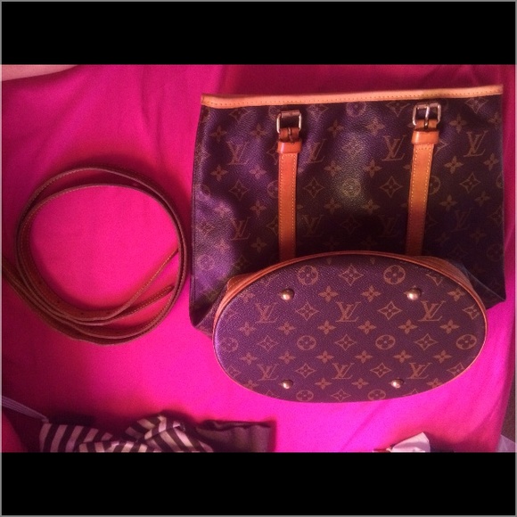 💯 Authentic Louis Vuitton Large Bucket 💯