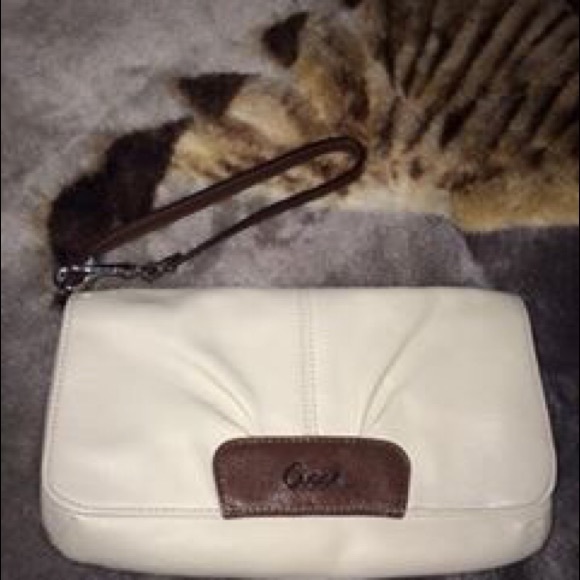 🎉Large Coach Wristlets🎉