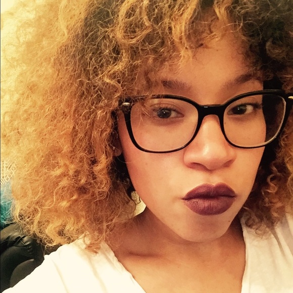 Meet your Posher, Alicia