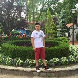 Meet your Posher, Gerardo