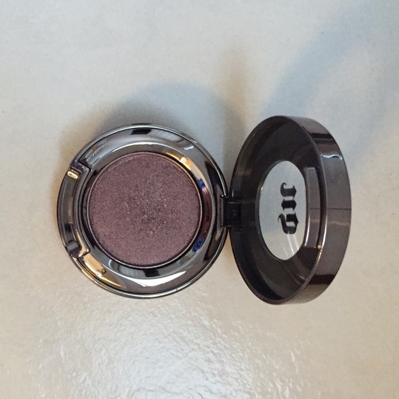 Urban Decay- Roach eyeshadow - Picture 3 of 3