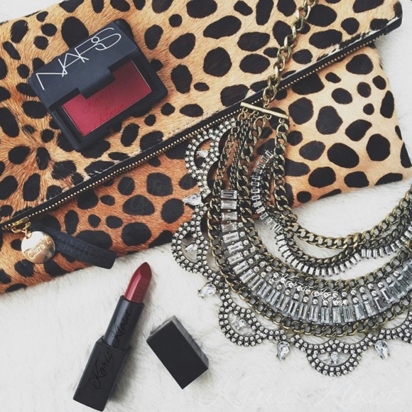 Jewelry - Sold 🎉HP🎉 Tiara gold statement necklace
