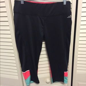 Black cropped running pants