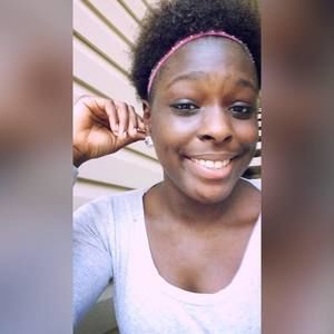 Meet your Posher, Chloe