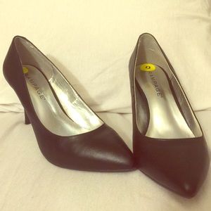 Medium height black heels