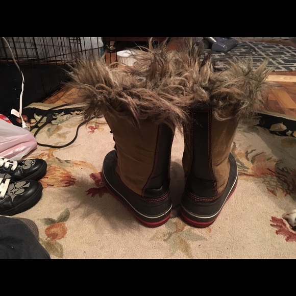 Thinsulate snow boots.