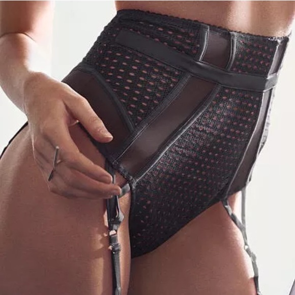 VERY SEXY
Fishnet High-waist Thong Panty