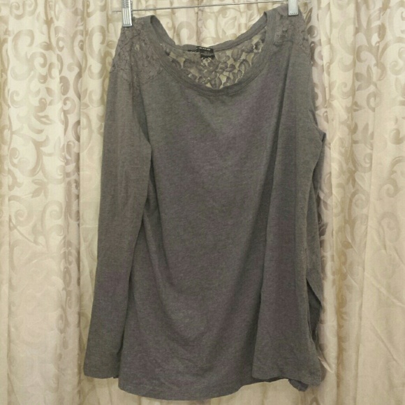 Long sleeve lace back tee