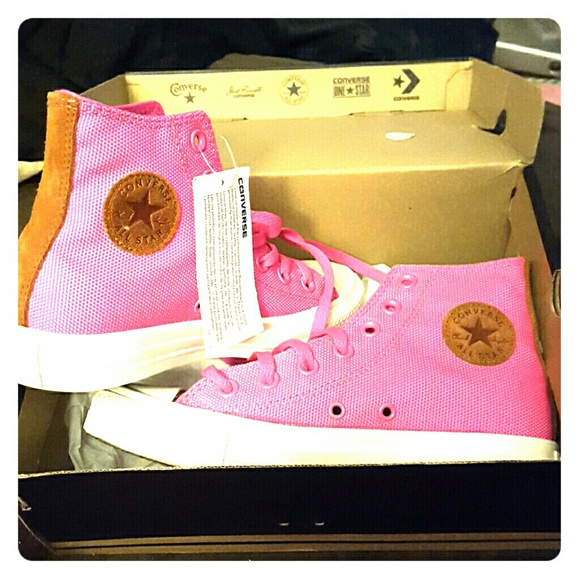 Unisex, hot pink with brown converse