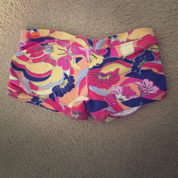 SOLD Hot drop yoga shorts for sale