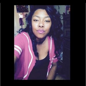 Meet your Posher, Lorisa