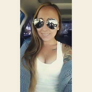 Meet your Posher, Elyse