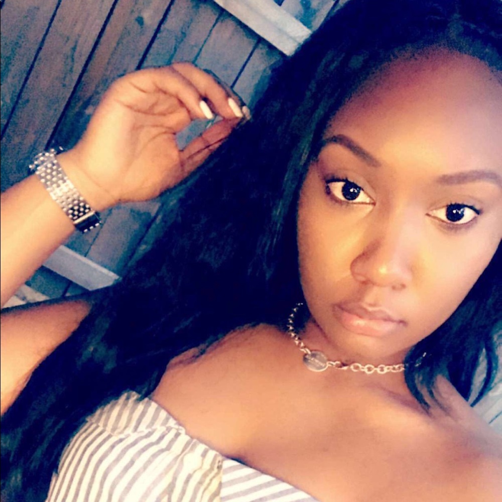 Meet your Posher, Kayla