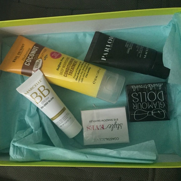 Brand new never used deluxe sample bundle💕