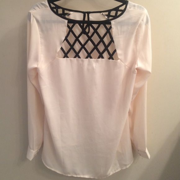 Ya! Blouse - Picture 2 of 3