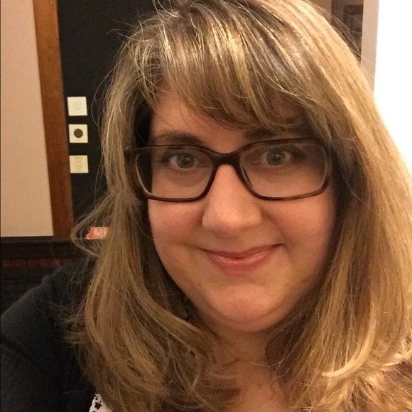 Meet your Posher, Ellie - Picture 2 of 4