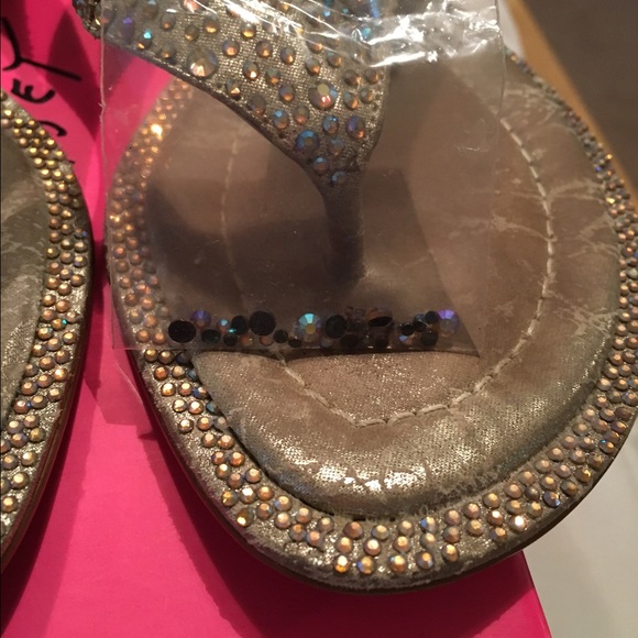 Sandals - Picture 2 of 4