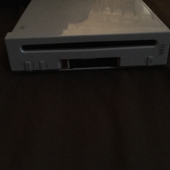 Wii - Picture 2 of 4