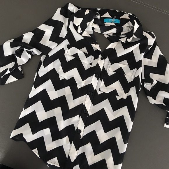 Open Back Chevron Top - Picture 3 of 4