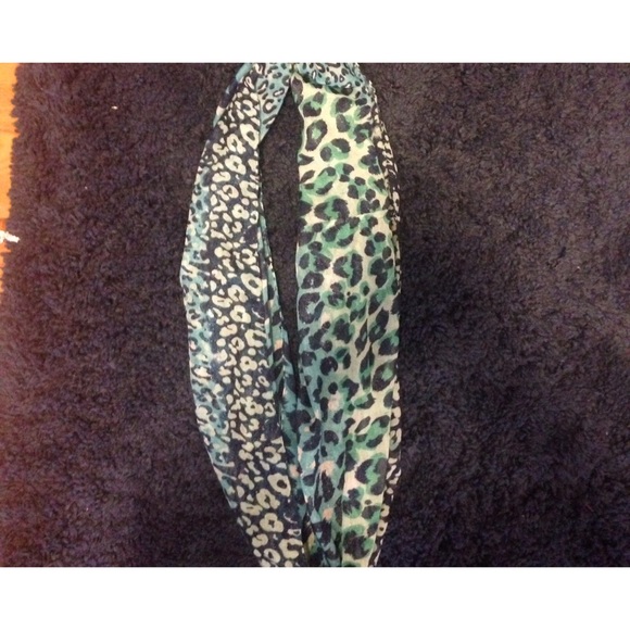 Infinity Scarf - Picture 2 of 3