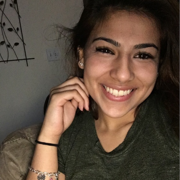 Meet your Posher, Alyssia