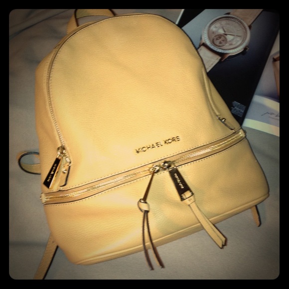 MICHAEL Michael Kors
Rhea Sml Zip Backpack peanut