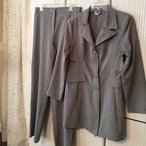 2pc Suit "NEW" condition.