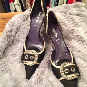 Prada pumps new