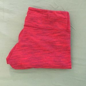 Red Lululemon wunder under crop