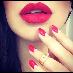 Meet your Posher, Claudia