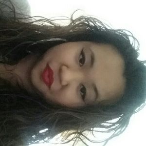 Meet your Posher, Yesenia