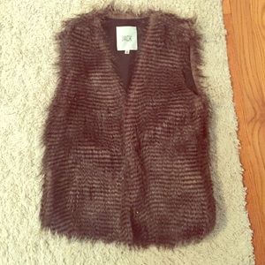Jack BB Dakota brown/black fur vest size S