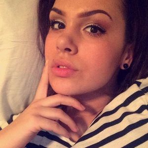 Meet your Posher, Nia