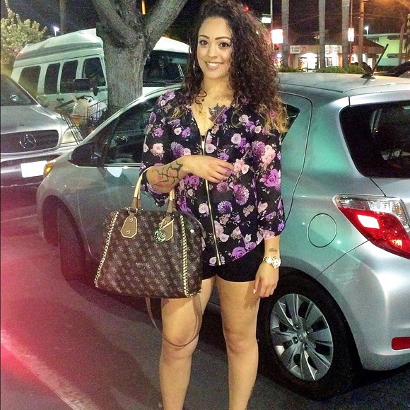 Meet your Posher, Laura - Picture 2 of 6