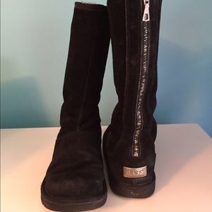 Zipper Uggs size 9 black