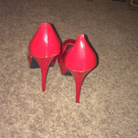 Shoes - Picture 2 of 4