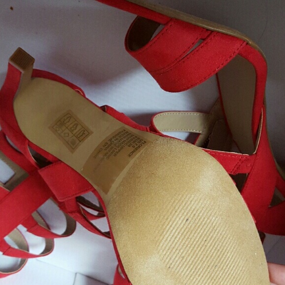 Heels - Picture 4 of 4