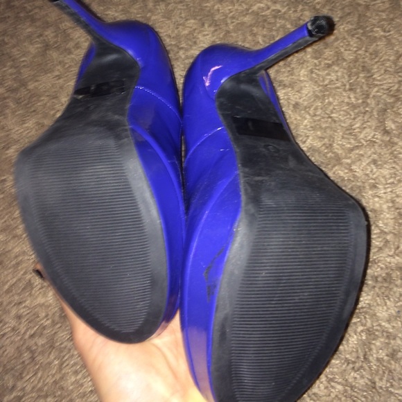 Heels - Picture 3 of 3