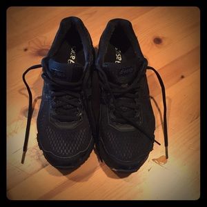 Black ASICS Duomax running shoes, like new!